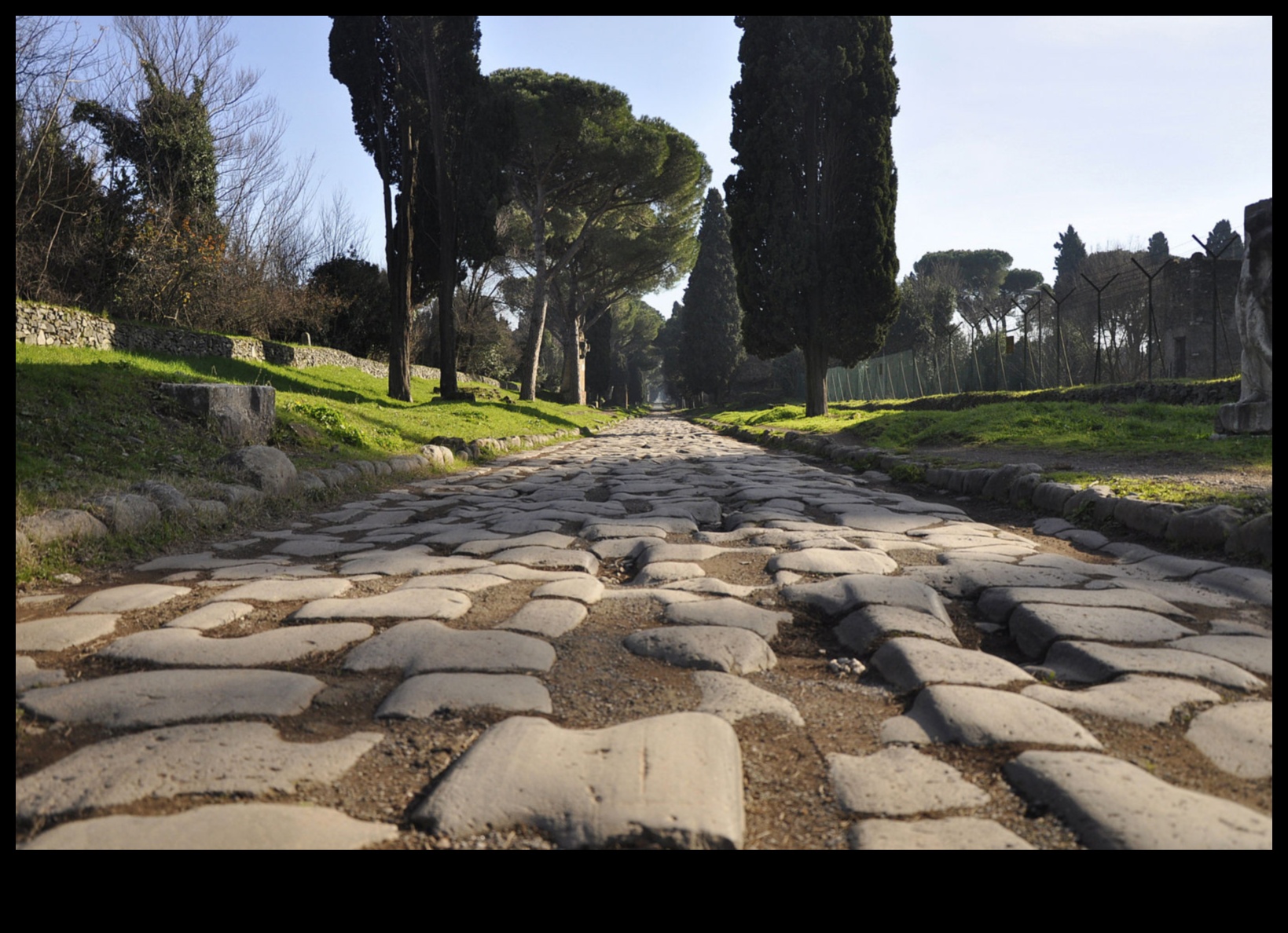 Via Appia צומת דרכים תרבותית באמנות הרומית 3 Via Appia: סצנות של נסיעות ומסחר באמנות רומית