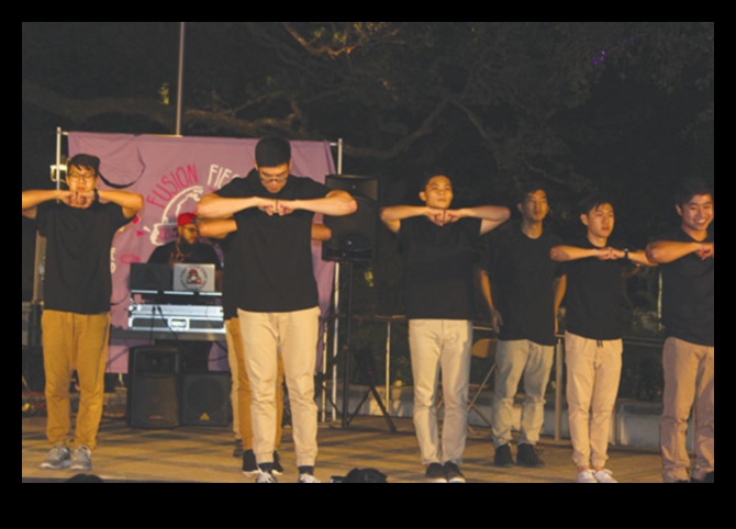 Fashion Fusion Fiesta חגיגה של גיוון תרבותי 5 Fashion Fusion Fiesta: מיזוג תרבויות לסגנון בולט