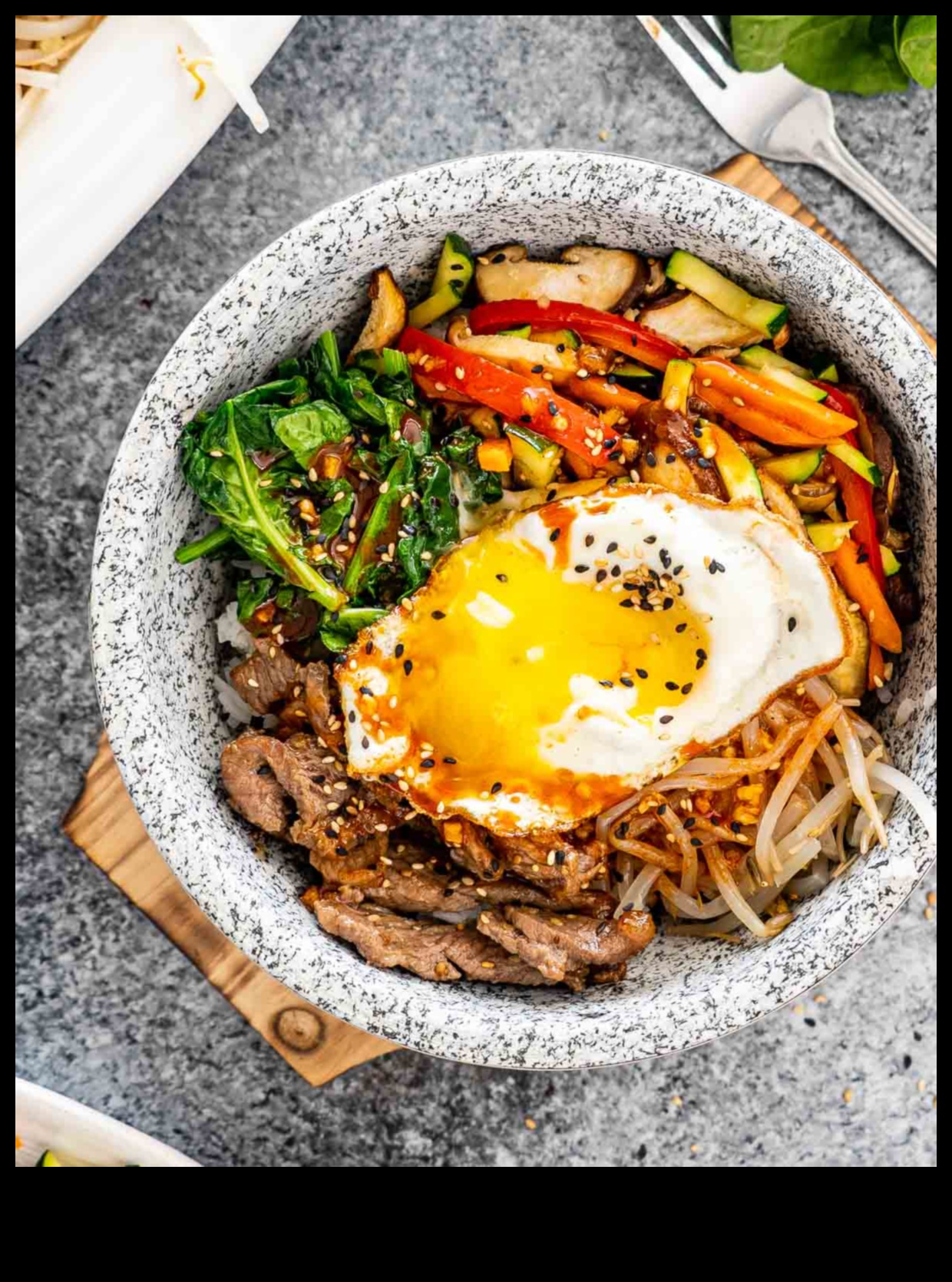 Bibimbap Bliss: שליטה בקערת אורז קוריאנית בבית