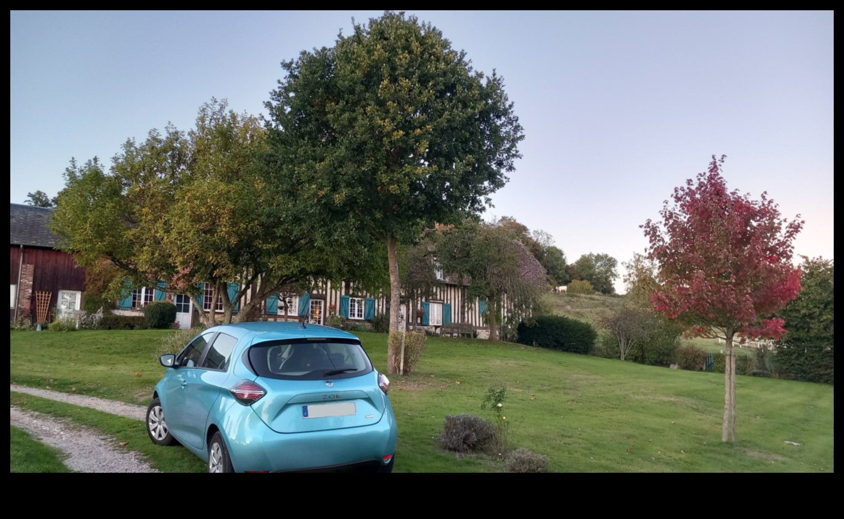 בריחה ידידותית לסביבה: מכוניות חשמליות כשומרות של נסיעות בר קיימא