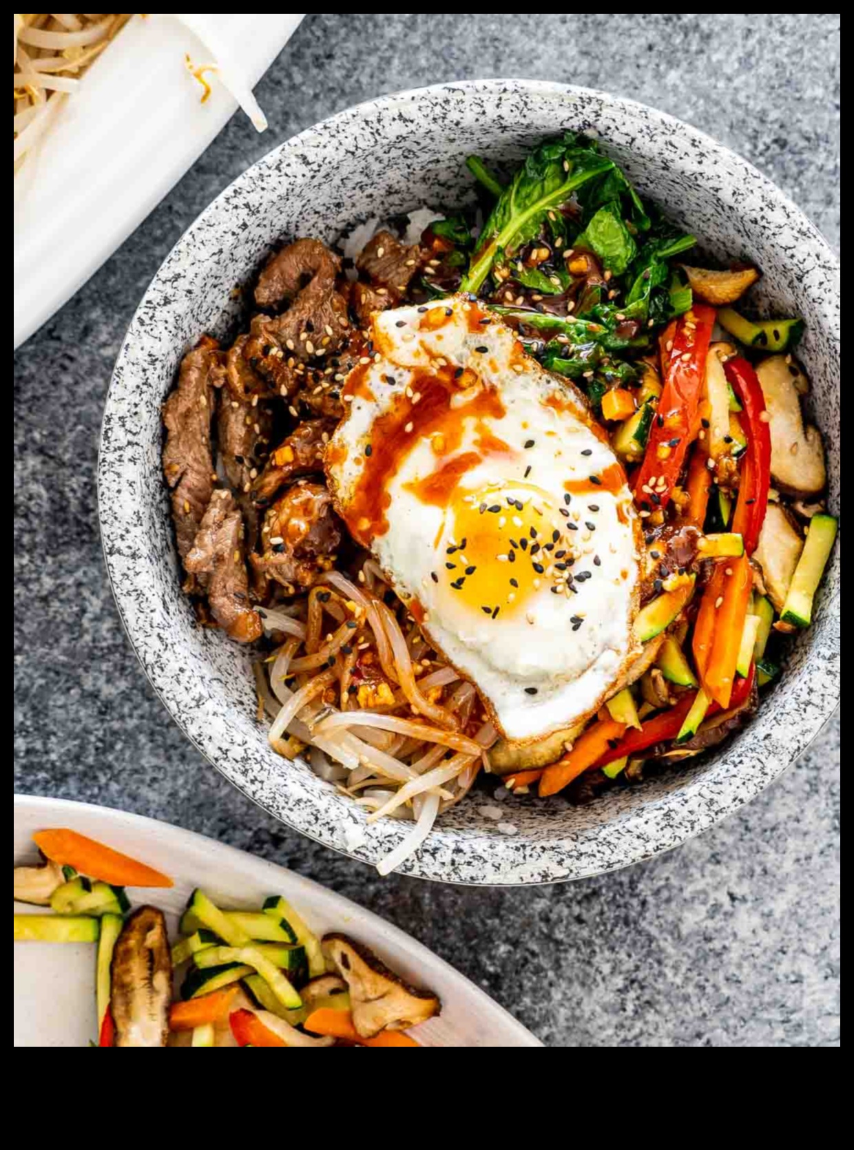 Bibimbap Bliss: שליטה בקערת אורז קוריאנית בבית