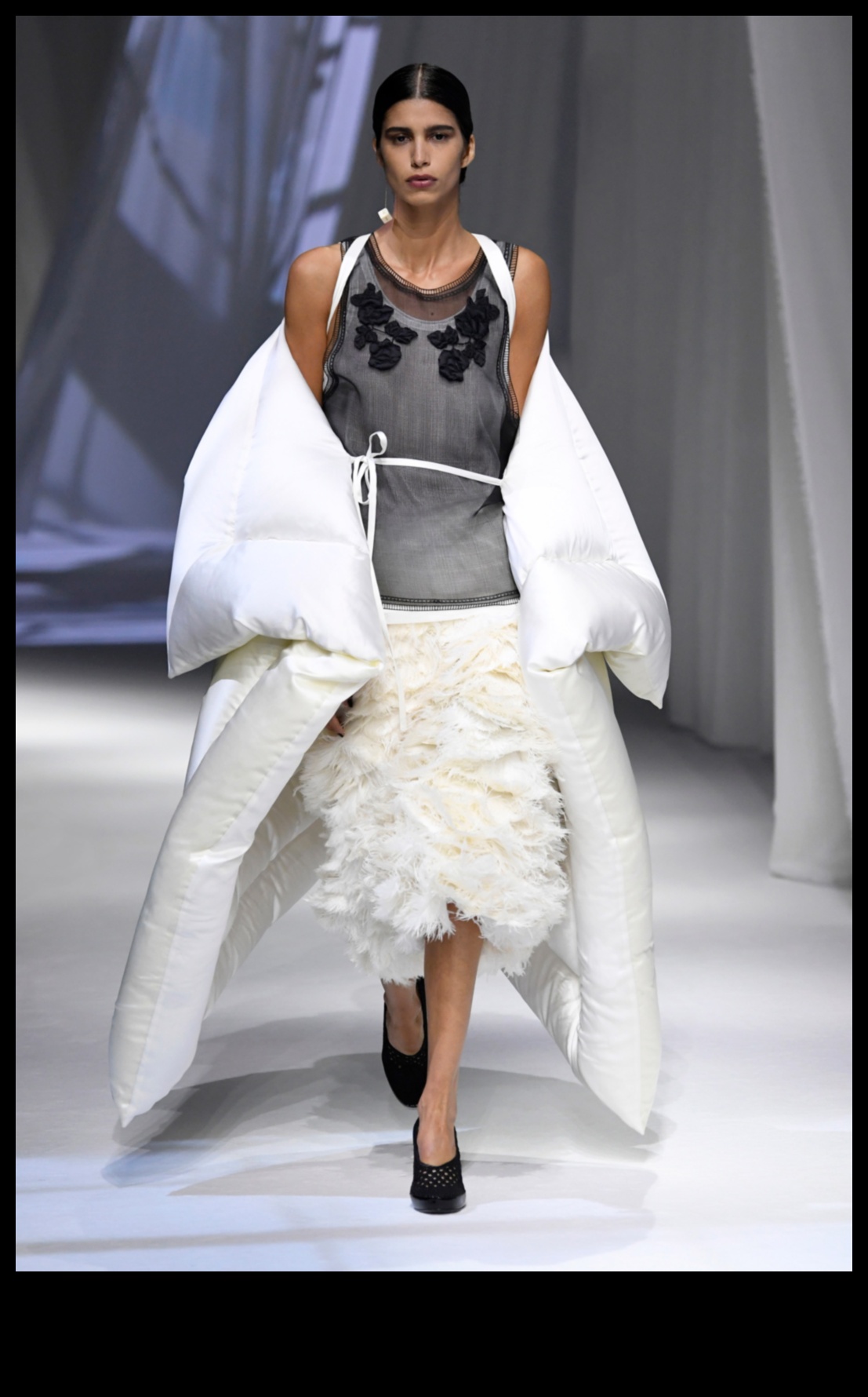 התחדשות המסלול חזרה לאלגנטיות נצחית 1 התחדשות המסלול: קאמבק של אופנה קלאסית