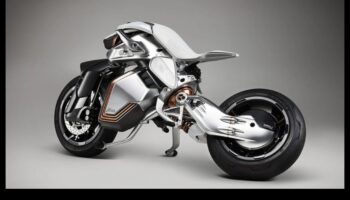 עתיד הרכיבה: הצצה לפלאים הטכנולוגיים של אופנועים